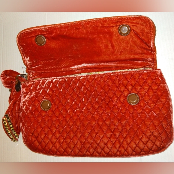 NWT☆JUICY COUTURE☆Oversized Foldover Quilted Velour Bow Clutch☆Beautiful☆Rare☆ - Picture 7 of 16